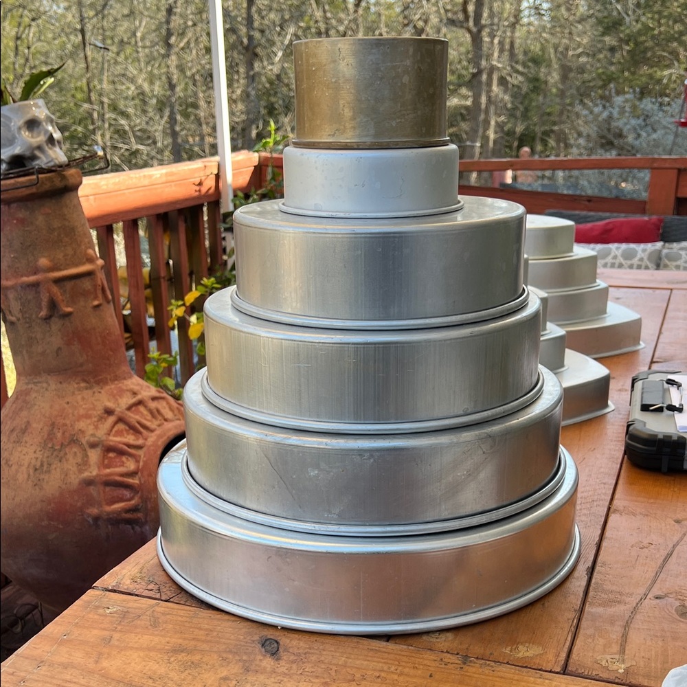 6 piece Magic Line 3 in deep wedding cake pans